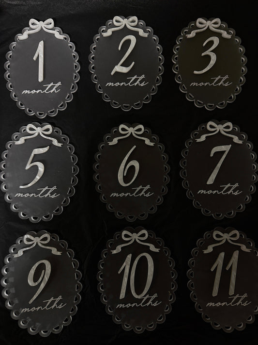 Scalloped Bow Milestone Set