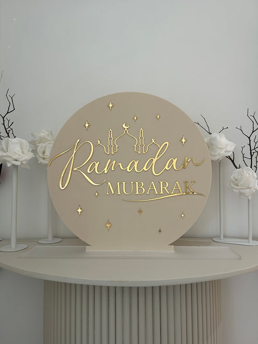 Round Ramadan Mubarak Stand