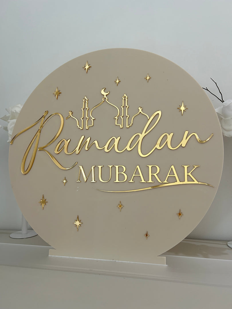 Round Ramadan Mubarak Stand