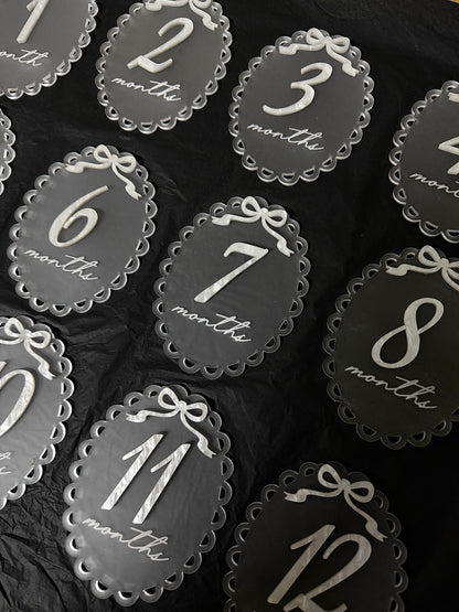 Scalloped Bow Milestone Set